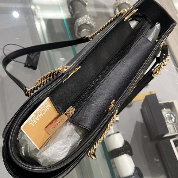 Michael Kors MICHAEL KORS
Jet Set Large Saffiano Leather Shoulder Tote Bag
NWT - Picture 12 of 16